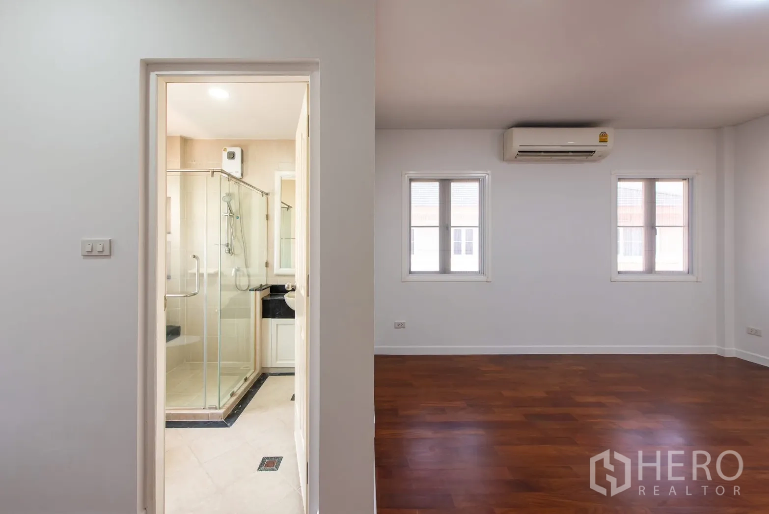 Detached House for sale in Bang Phli, Samut Prakan - Ensuite bathroom featuring a glass shower enclosure and vanity.