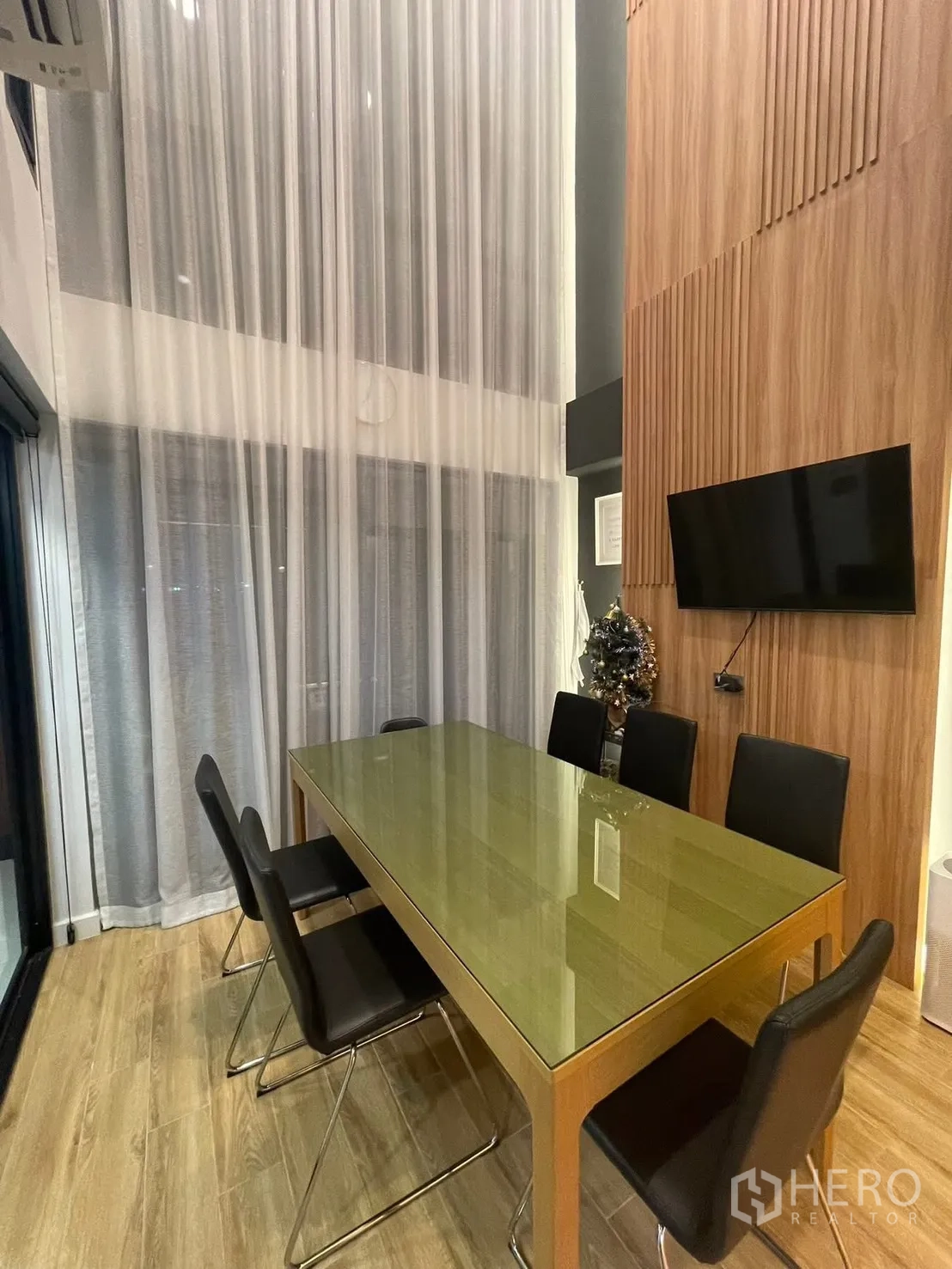 Property Image #18 for property HRE00373