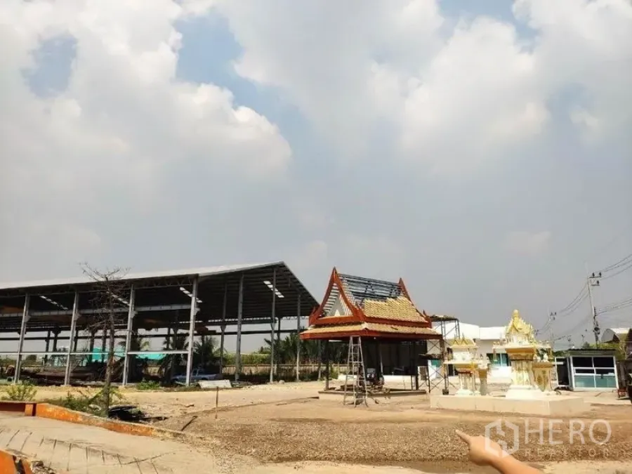 工厂 出租在Samut Sakhon - 宽敞工业用地，钢结构棚和泰式凉亭，Bang Krachao，Samut Sakhon