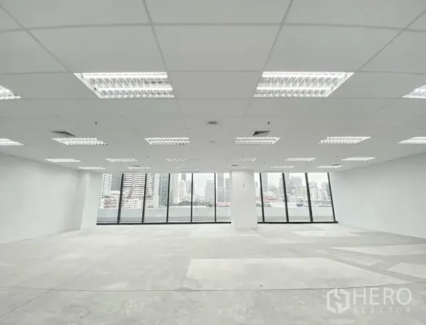 สำนักงาน ให้เช่าในRatchathewi, Bangkok - พื้นที่สำนักงานเปล่า มีเสากลาง กระจกบานสูงรอบด้าน มองเห็นสกายไลน์ พร้อมตกแต่งได้ตามต้องการ