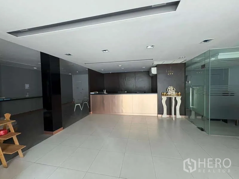 Office Space for rent in Khlong Toei, Bangkok - Ground-floor reception lobby with counter and a glass-walled meeting room.