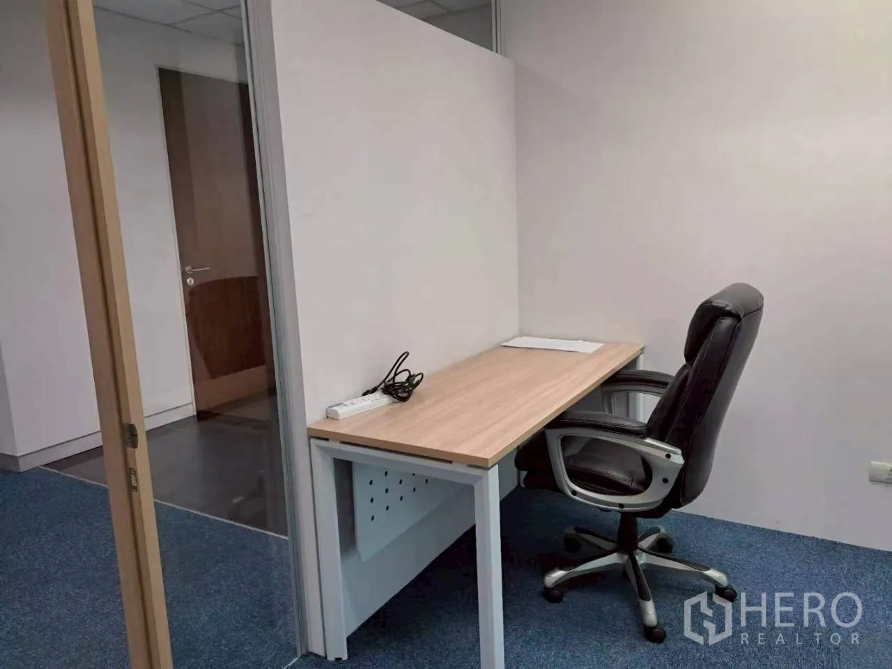 Office Space for rent in Sathon, Bangkok - Single workstation nook with desk, office chair and partition wall.