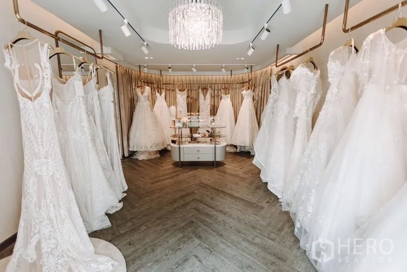 Detached House for rent in Huai Khwang, Bangkok - Fitted room with wedding dresses on racks beneath a crystal chandelier.