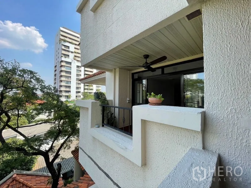 Condominium for rent in Watthana, Bangkok - Condo facade showing a covered balcony with ceiling fan overlooking the Ekkamai area.