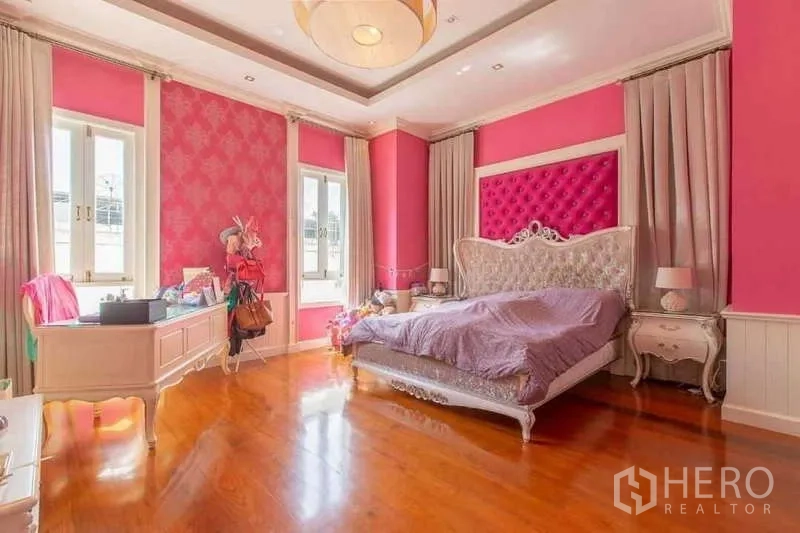 Detached House for sale in Bueng Kum, Bangkok - Pink-themed bedroom with tufted headboard, bay windows and tray ceiling.