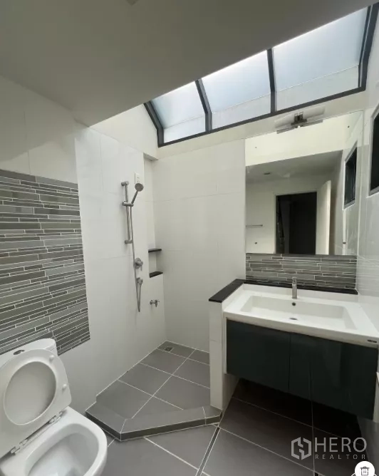 Detached House for sale in Bang Kapi, Bangkok - Modern bathroom with skylight roof, walk-in shower, and sleek vanity.