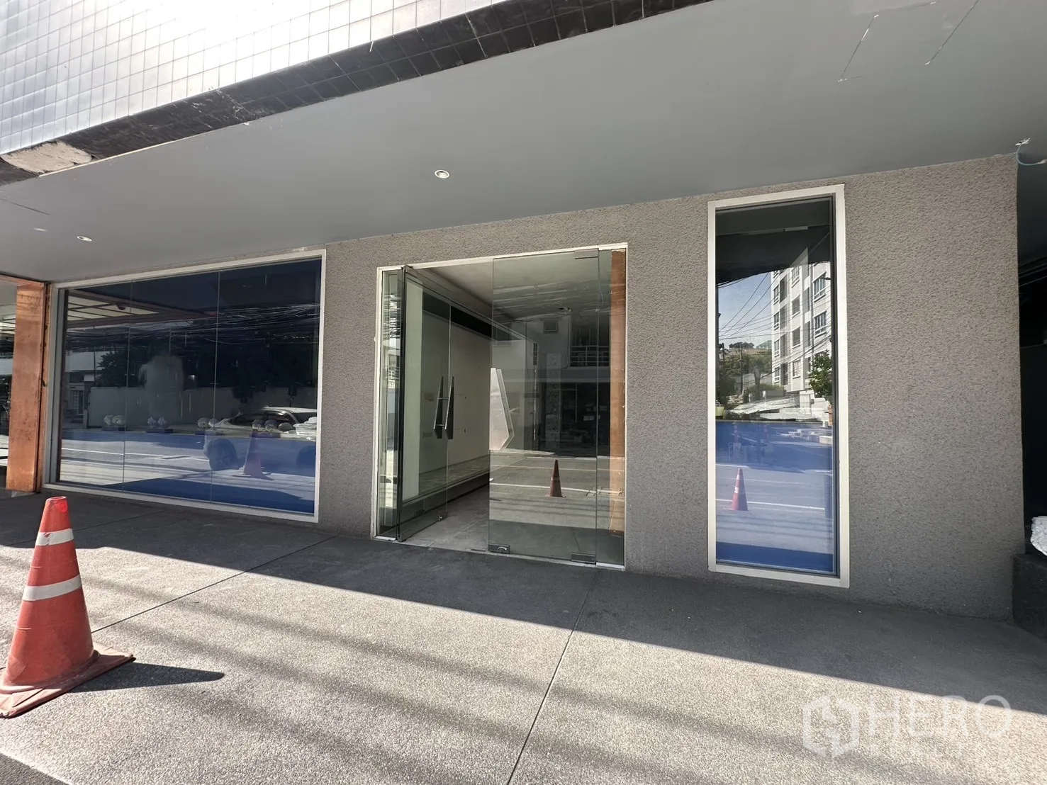 Retail Space for rent in Watthana, Bangkok - Building exterior with double glass doors and wide display windows.