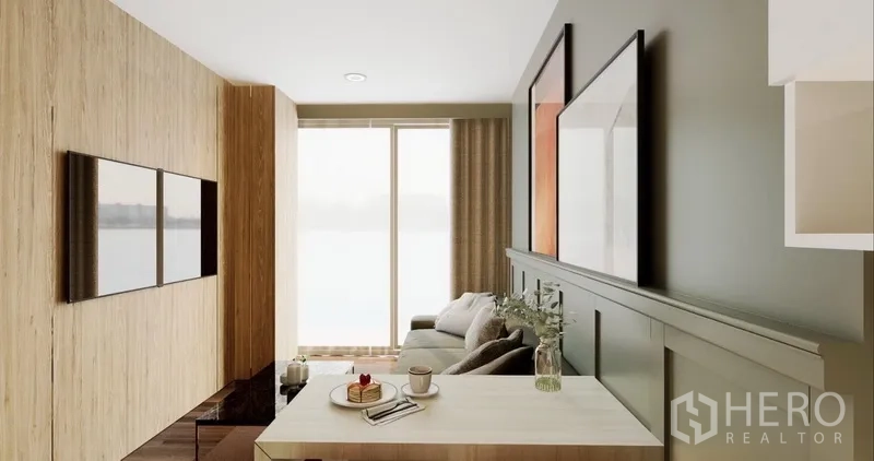 公寓 出租在Phra Khanong, Bangkok - 客厅面向落地窗采光充足，木饰电视墙与紧凑餐台。