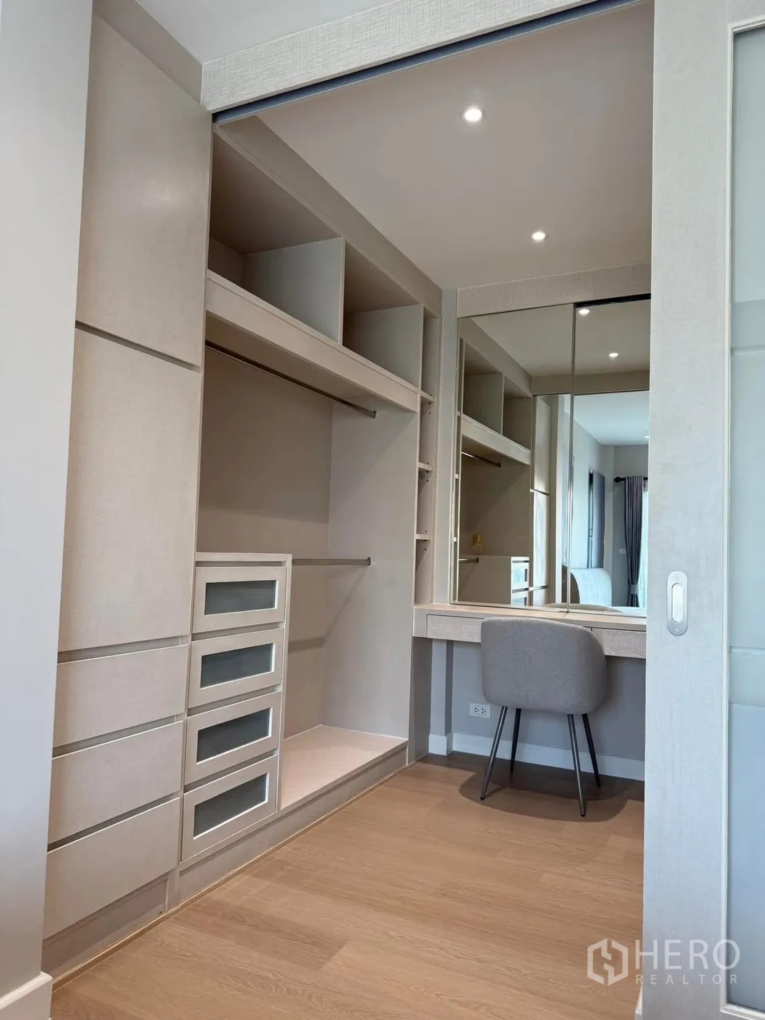 Property Image #25 for property HRE00370