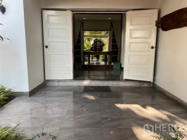 Detached House for rent in Bang Phli, Samut Prakan - Double white entry doors leading into a bright foyer with polished stone flooring.