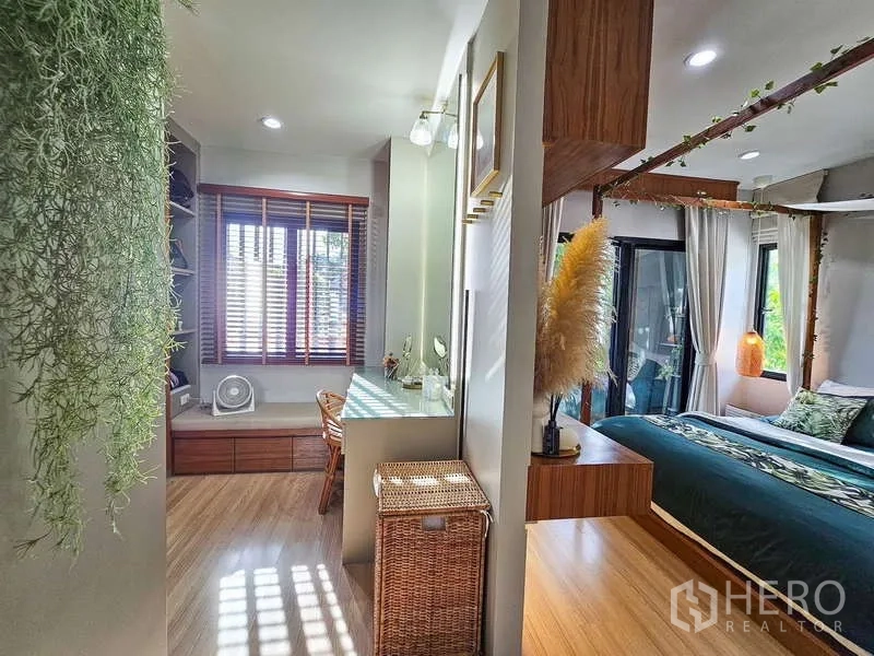 Detached House for sale in Bang Phli, Samut Prakan - Suite layout showing vanity corner leading to a canopy-bed bedroom