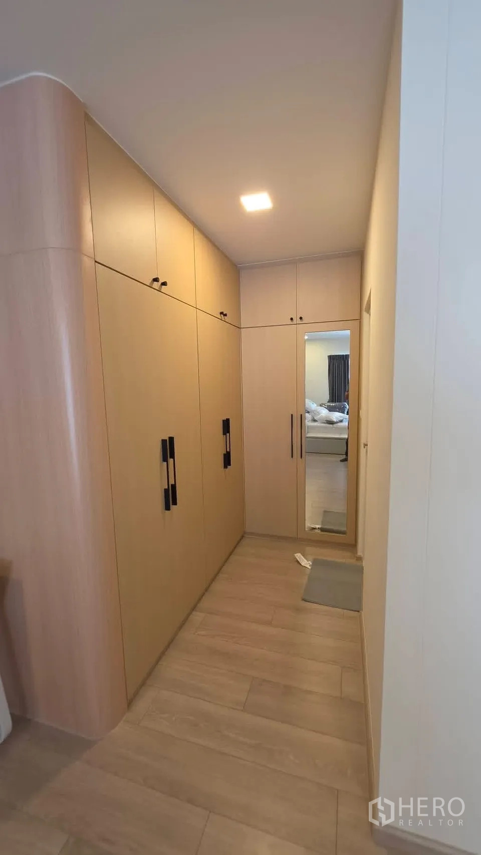 Detached House for rent in Bang Phli, Samut Prakan - Walk-in closet lined with floor-to-ceiling cabinets and a mirrored door.