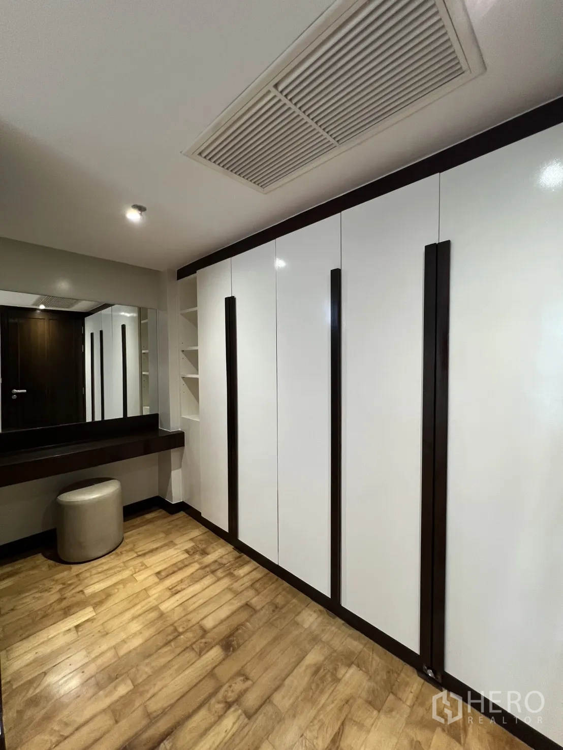 Property Image #27 for property HRE01128