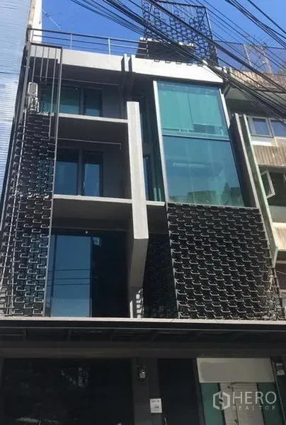 Retail Space for rent in Watthana, Bangkok - Modern multi-storey shophouse facade with large glass frontage in Watthana, Bangkok.