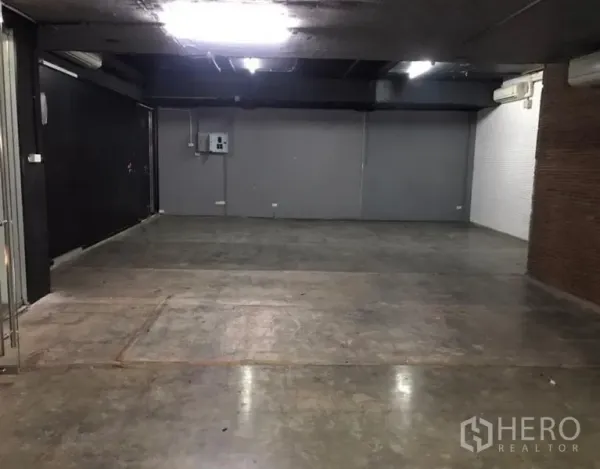 Office Space for rent in Watthana, Bangkok - Large open-plan office with concrete floors and bright overhead lighting.