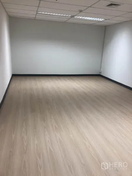 Office Space for rent in Watthana, Bangkok - Spacious rectangular workspace with drop ceiling, air vents and laminate floors ready to fit out.