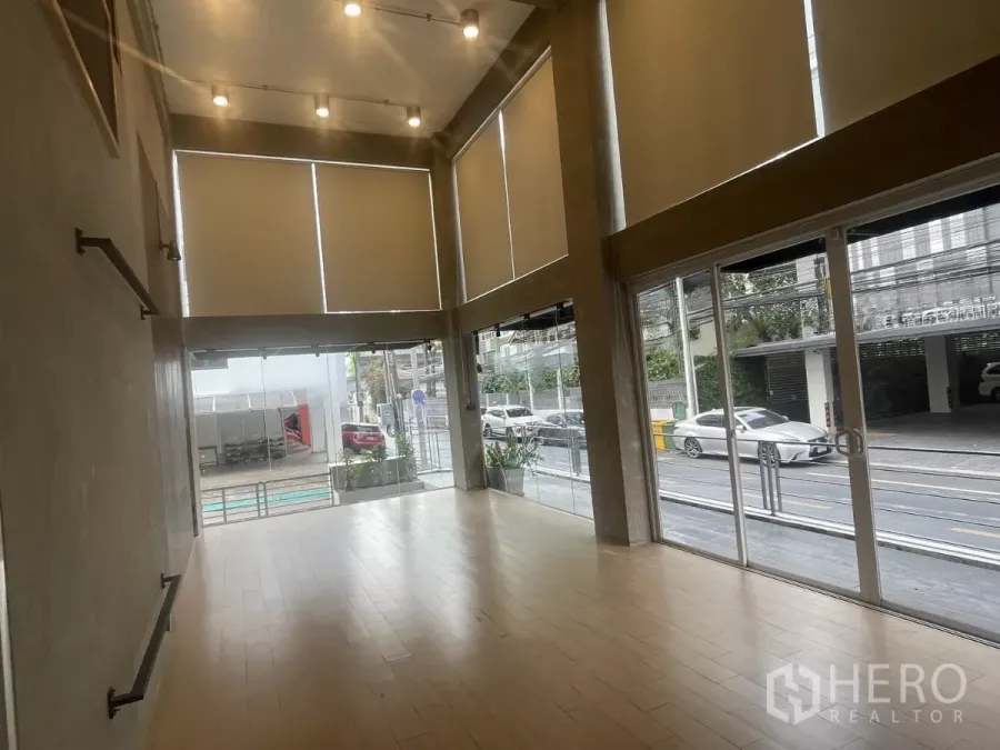 Home Office for rent in Suan Luang, Bangkok - Street-facing showroom with tall blinds, sliding glass doors, and raised terrace.