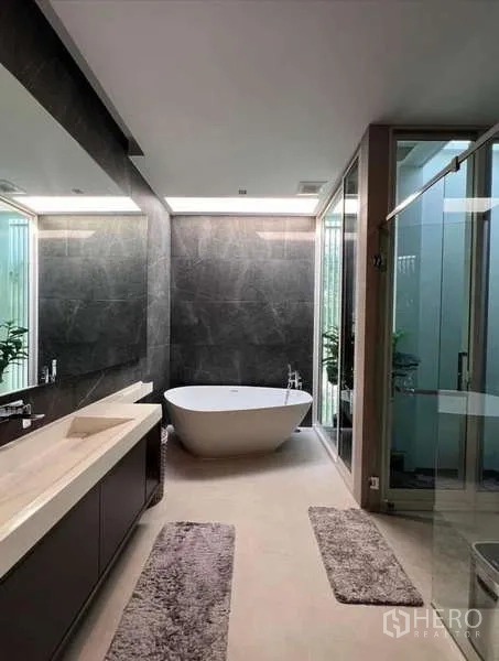 Detached House for sale in Bang Phli, Samut Prakan - Luxury bathroom with freestanding tub, double vanity and a glass shower enclosure.