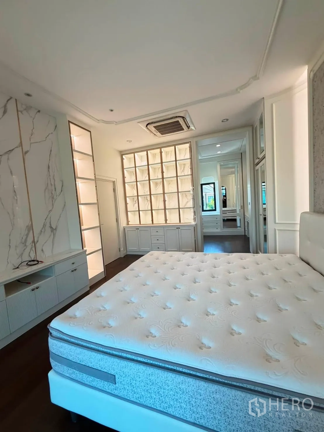 Detached House for rent or sale in Prawet, Bangkok - Primary suite view with feature shelving and dressing room.
