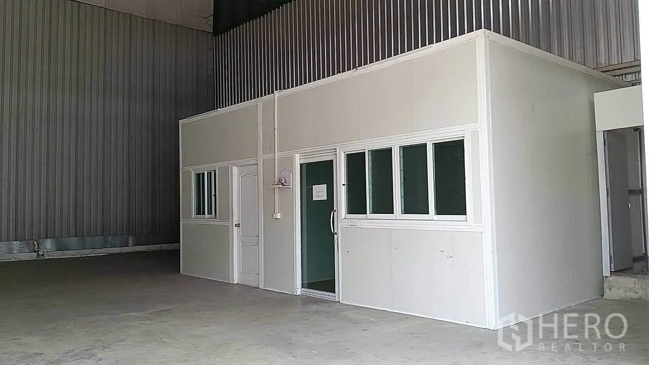 Warehouse for rent in Bang Phli, Samut Prakan - Internal modular office with windows and doors inside the warehouse.