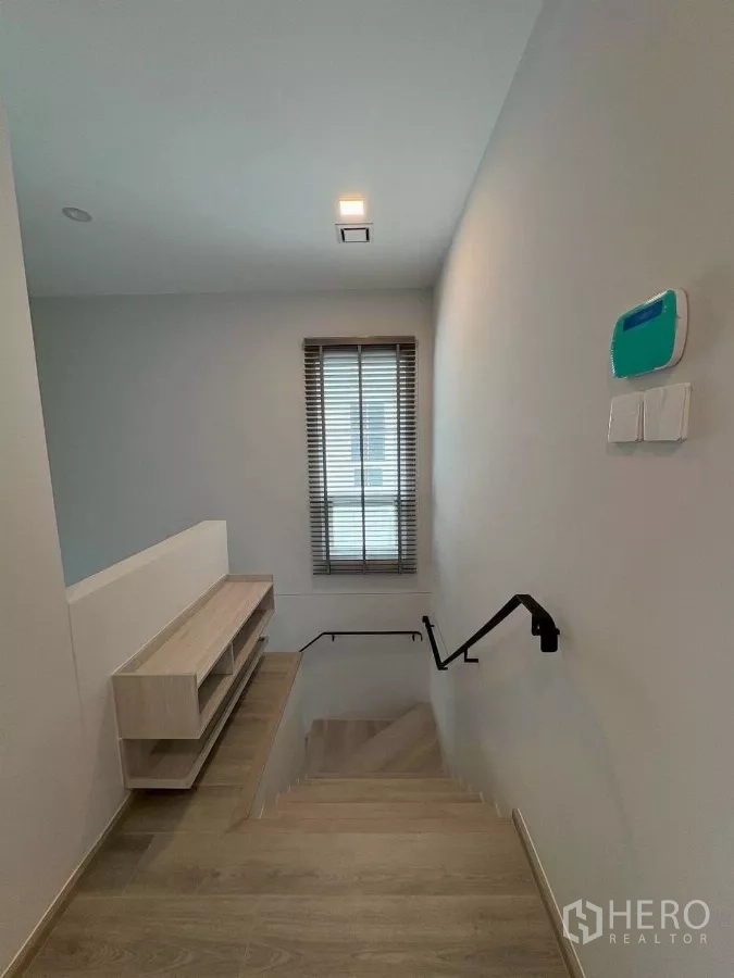 Detached House for rent or sale in Bang Phli, Samut Prakan - Staircase with wooden steps, handrail and window bringing light.