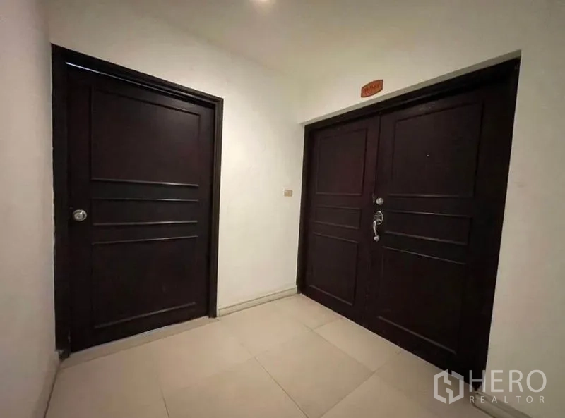 公寓 出租 - 公寓私密前厅与双开入户门