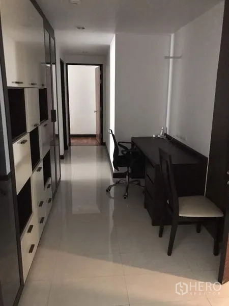 Condominium for rent in Watthana, Bangkok - Hallway workspace featuring built-in shelving, desk with chairs and glossy tiled flooring.