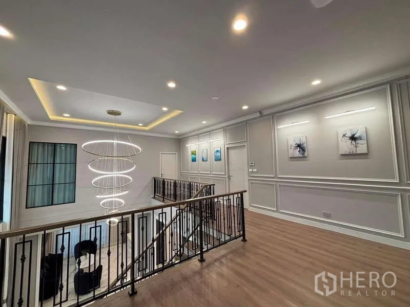 Detached House for rent in Bang Phli, Samut Prakan - Open landing with ring chandelier and wrought-iron balustrade overlooking the foyer.