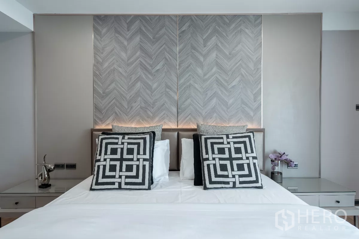 Apartment for rent - Close-up of stylish headboard with patterned cushions in the master bedroom.