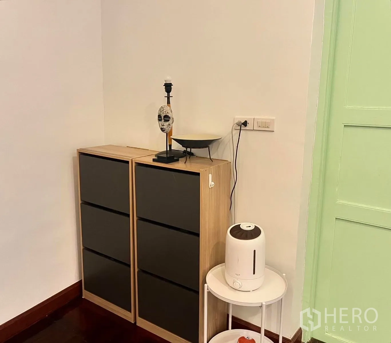 Shophouse for rent in Bang Rak, Bangkok - Corner with modern storage cabinets and small humidifier table.