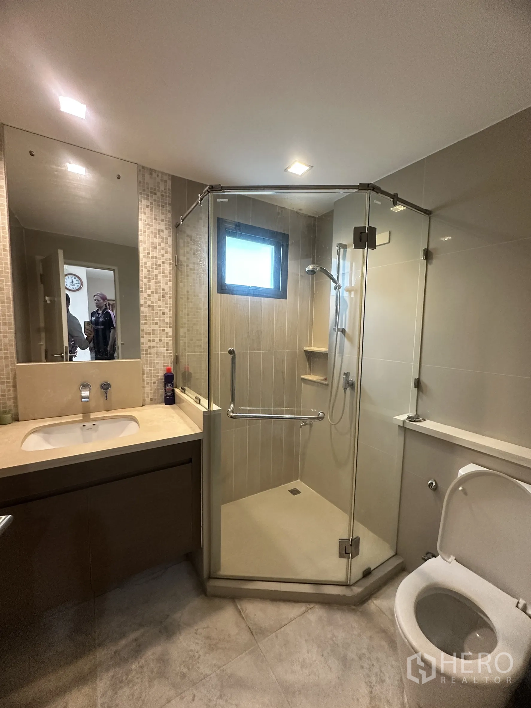 Detached House for sale in Pak Kret, Nonthaburi - Bathroom with glass-enclosed shower, vanity, and toilet.