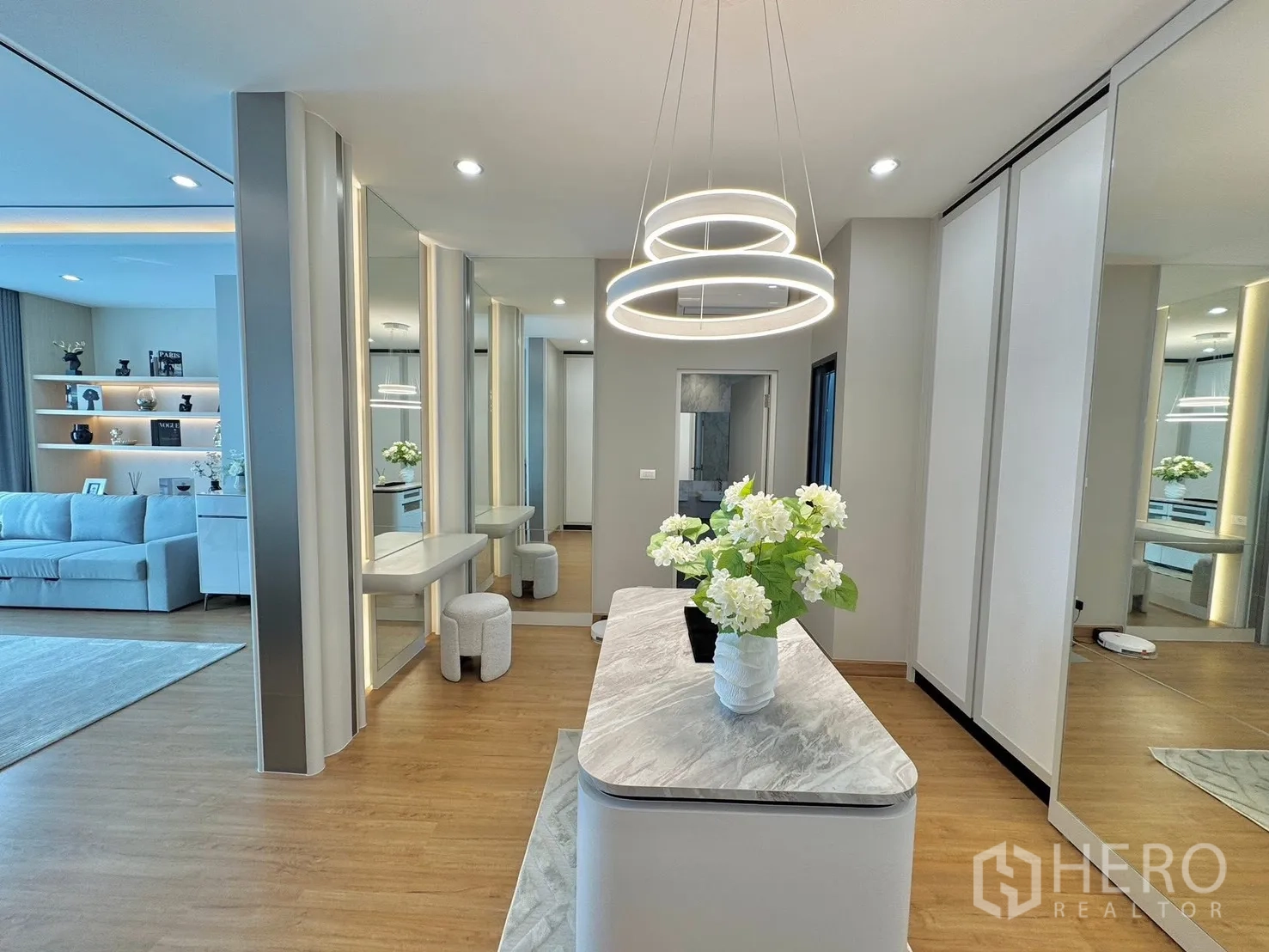 Semi-detached House for sale in Prawet, Bangkok - Dressing room with central island cabinet and full-height mirror.