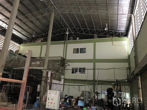 โรงงาน ขายในKhlong Luang, Pathum Thani - ฮอลล์โรงงานเพดานสูง โครงเหล็ก มีสำนักงานชั้นลอยและเครื่องจักร