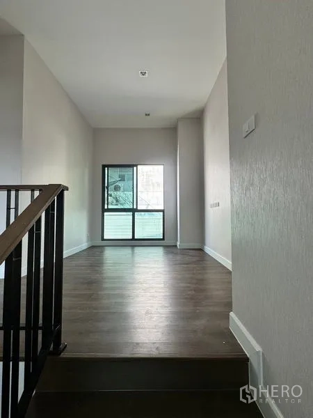 Detached House for rent or sale - Stair landing with wood steps leading to a bright windowed space.