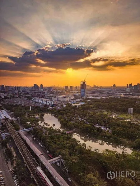公寓 出租 - 曼谷日落景致，公园、运河与轨道交通尽收眼底。