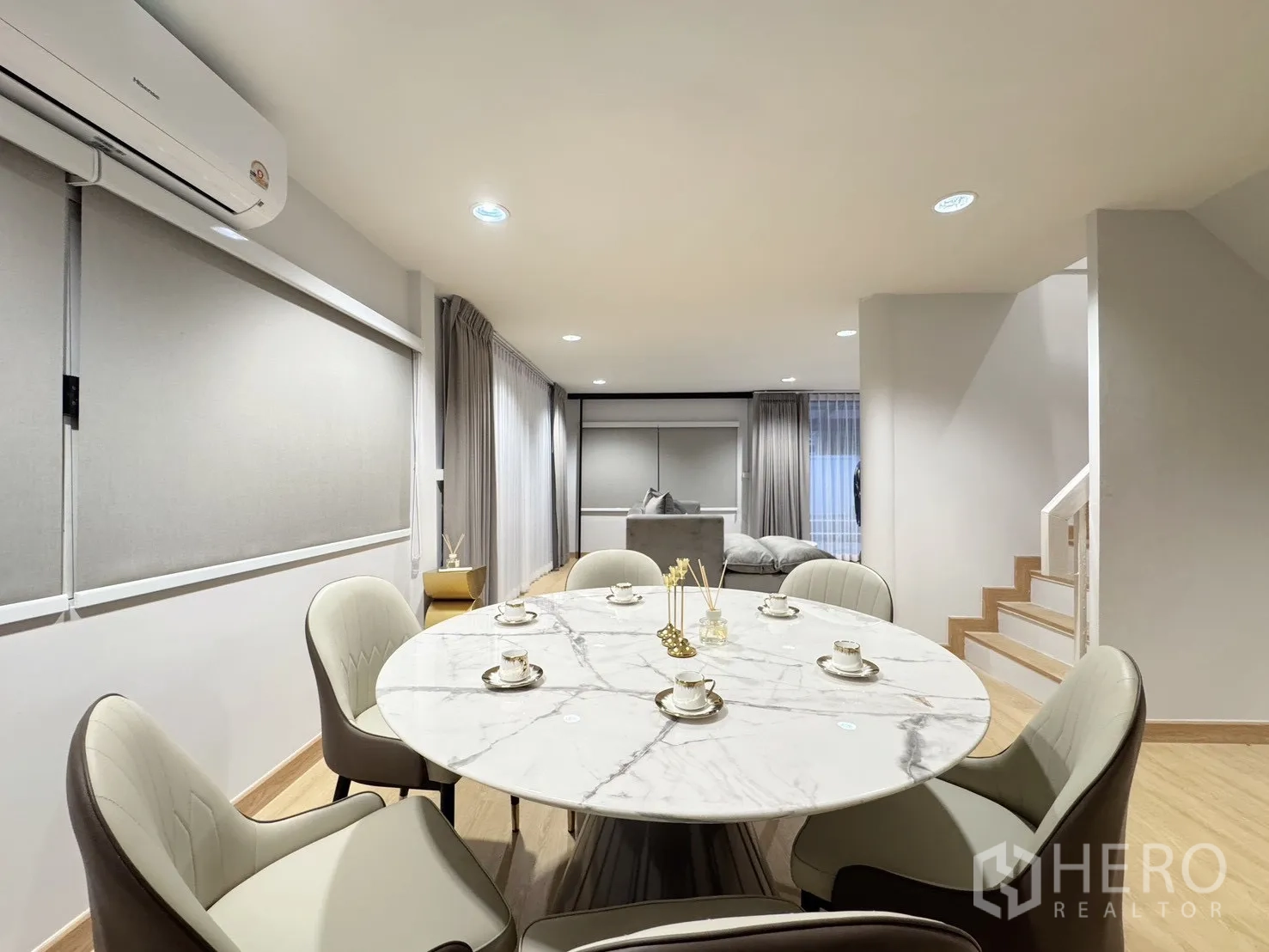 Detached House for rent - View from the dining zone toward the living room and stairs.