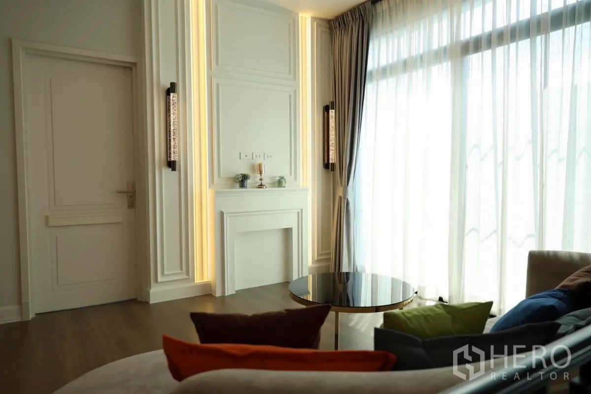 Detached House for rent or sale in Saphan Sung, Bangkok - Upstairs family room with decorative wall, soft ambient lighting, and large window.