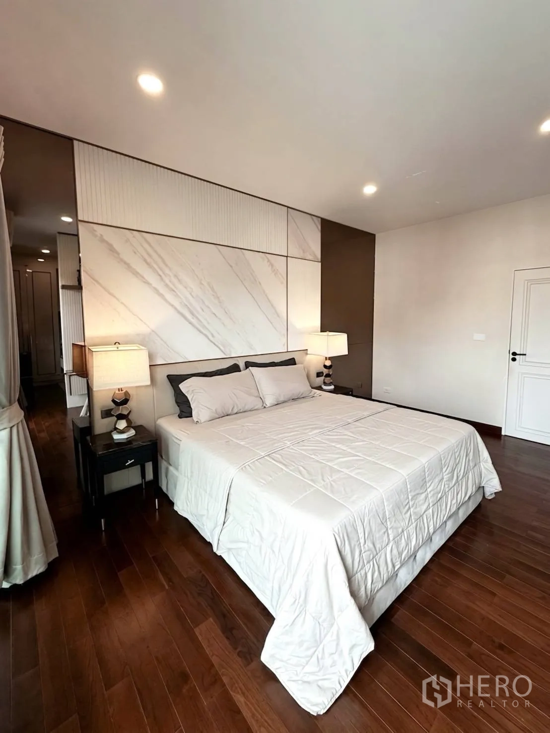 Detached House for rent in Wang Thonglang, Bangkok - Another angle of the master bedroom showing wood floors and a feature wall.