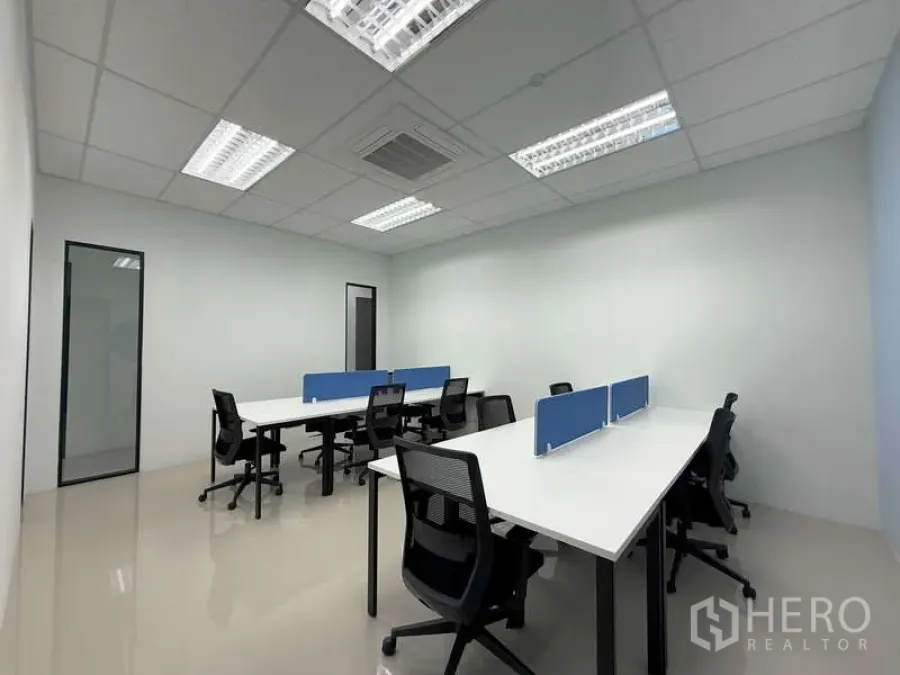 Office Space for rent in Huai Khwang, Bangkok - Another view of the serviced office with workstations, blue partitions and ceiling air conditioning.