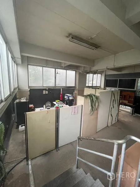 Home Office for sale in Yan Nawa, Bangkok - Upper-floor landing with windows and cubicle partitions beside the stairs.