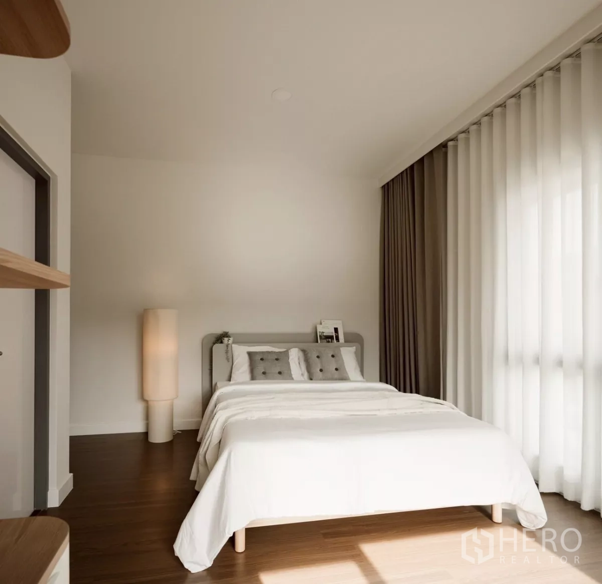 Detached House for rent in Bang Phli, Samut Prakan - Minimal guest bedroom with white bedding and full-height curtains