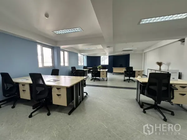 Office Space for rent in Watthana, Bangkok - Central view of collaborative desks in a spacious office with natural light and light gray flooring.