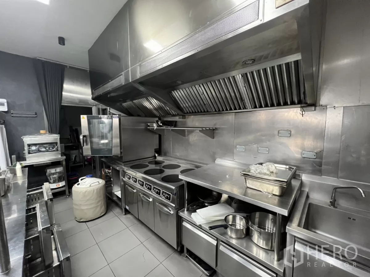 Retail Space for rent - Heavy-duty stove line with range hood and stainless worktops.