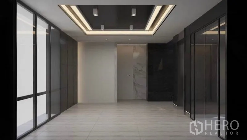 สำนักงาน ให้เช่าในLat Krabang, Bangkok - โถงขนาดกะทัดรัด กรอบด้วยผนังกระจกและฝ้าหลุมสีเข้ม