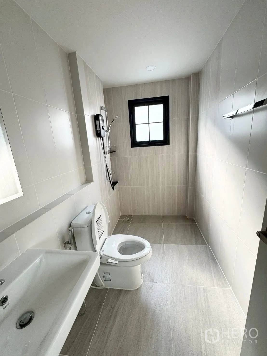 Property Image #16 for property HRE00096