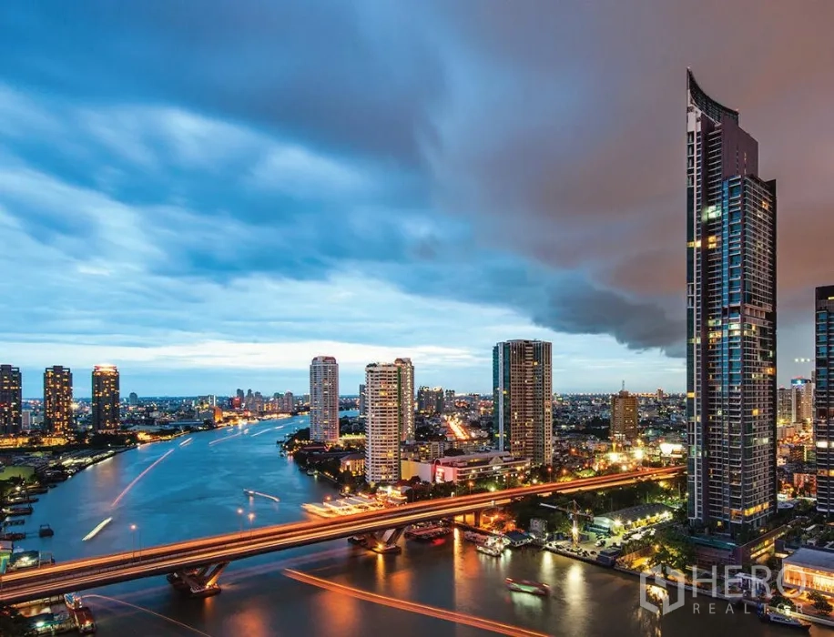 อพาร์ทเมนท์ ให้เช่าในKhlong San, Bangkok - มุมสูงมองเห็นแม่น้ำเจ้าพระยาและสกายไลน์กรุงเทพฯ ยามโพล้เพล้
