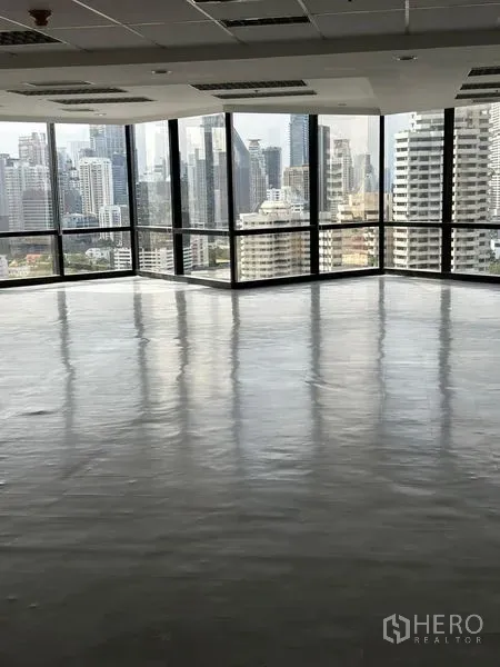 Office Space for rent in Bangkok - Corner office area with wraparound windows showcasing panoramic Bangkok skyline views.
