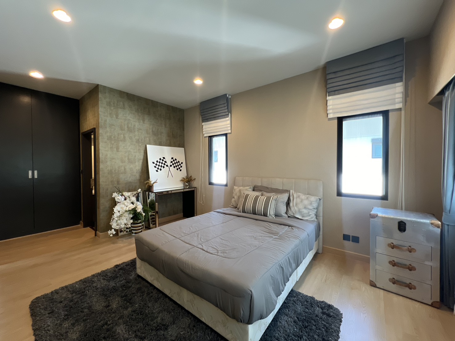 Property Image #19 for property HRE00043