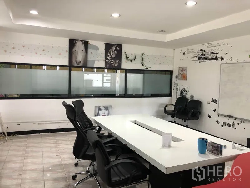 Warehouse for rent in Chatuchak, Bangkok - Bright meeting room with a long conference table, office chairs and a whiteboard.