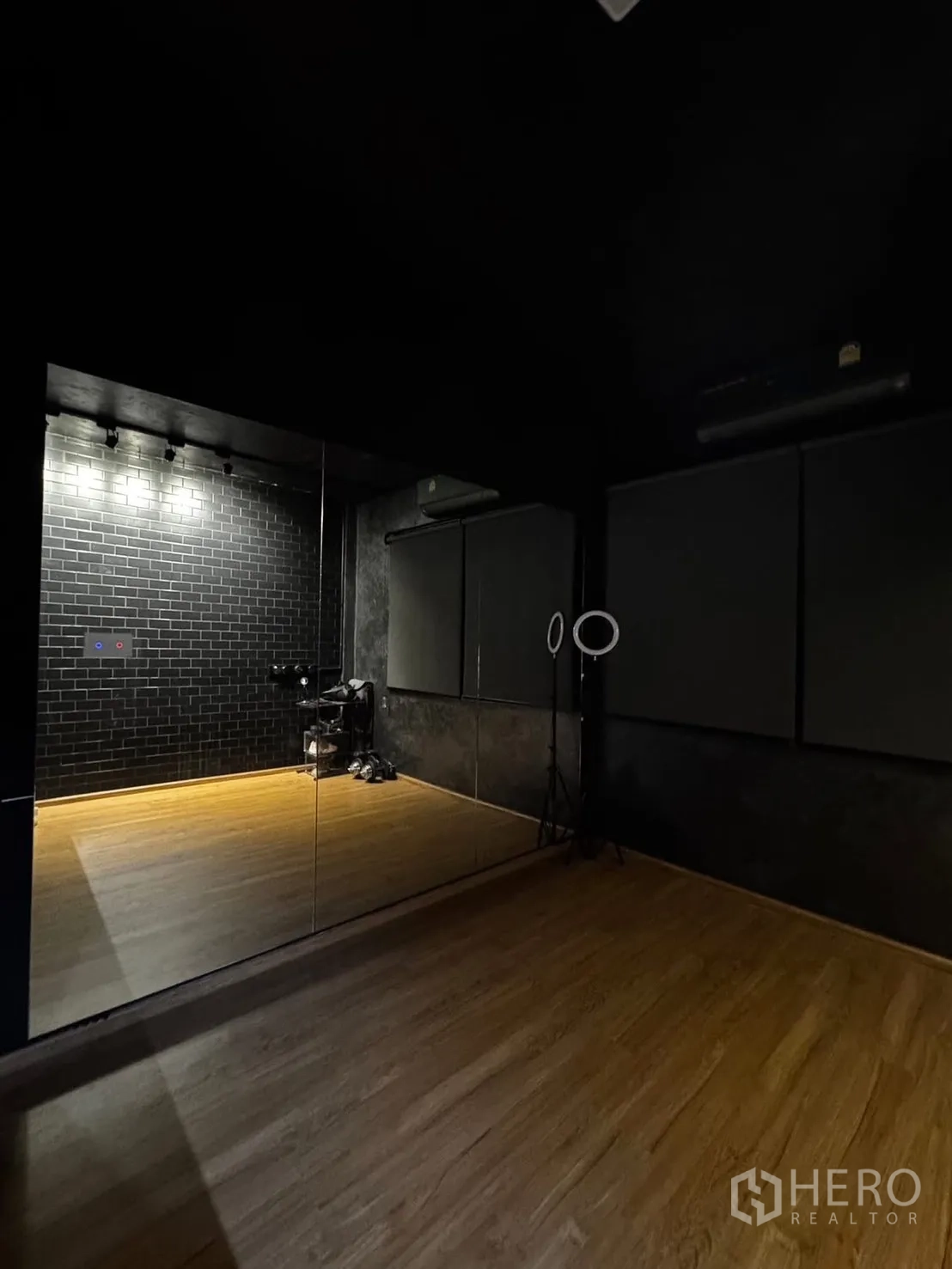 Townhouse for rent in Bang Phli, Samut Prakan - Mirrored fitness or dance room with wood flooring and acoustic panels.